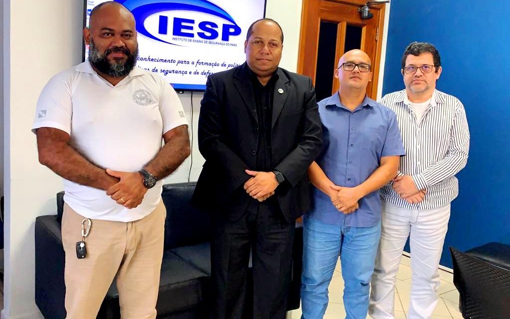 IESP RECEBE VISITA DO CAP BM HELIO ALMEIDA E DO CB BM LEONARDO.