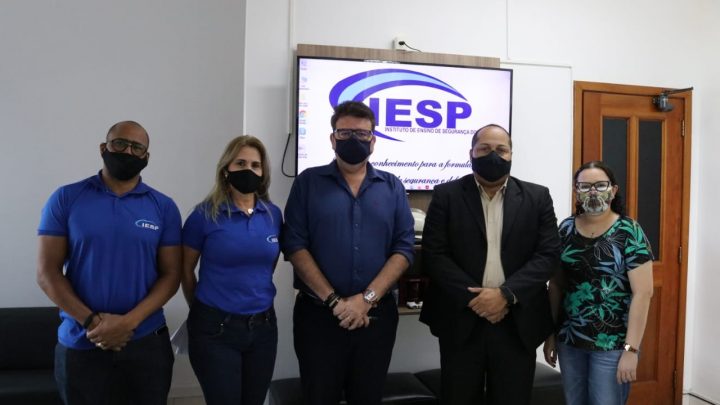 Diretor do CPC Renato Chaves faz visita ao IESP